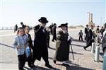 The Rebbe and Chassidim do Tashlich for the Day of Atonement