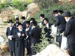 The Rebbe and Chassidim do Tashlich for the Day of Atonement