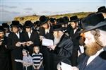 The Rebbe and Chassidim do Tashlich for the Day of Atonement