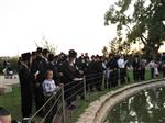 The Rebbe and Chassidim do Tashlich for the Day of Atonement