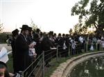 The Rebbe and Chassidim do Tashlich for the Day of Atonement