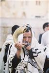 Man blowing Yemenite shofar