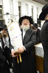 Sefer Torah at Kol Ya&#39;akov in the Bait Vagan in Jerusalem, headed by Rabbi Yehudah Ades