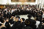 Sefer Torah at Kol Ya&#39;akov in the Bait Vagan in Jerusalem, headed by Rabbi Yehudah Ades