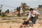 יהודים שורפים חמץ בערב פסח בעיר צפת שבגליל העליון