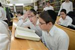 יהודים לומדים תורה