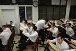 יהודים לומדים תורה