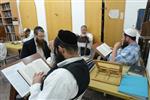 יהודים לומדים תורה
