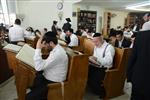 יהודים לומדים תורה