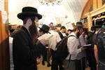 יהודים חוגגים את יום ההילולא של רשב&quot;י בהר מירון