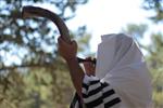 Shofar blowing a ram&#39;s horn