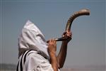 Shofar blowing a ram&#39;s horn