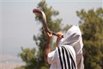 Shofar blowing a ram&#39;s horn