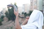 Shofar blowing a ram&#39;s horn