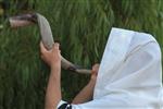 Shofar blowing a ram&#39;s horn