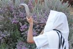 Shofar blowing a ram&#39;s horn