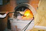 מצות נאפות בתנור מיוחד עבור מצות כשרות לפסח