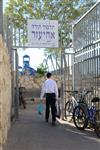 ילדים בירושלים הולכים לבית הספר