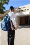 ילדים בירושלים הולכים לבית הספר