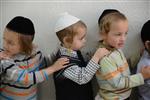 ילדים בירושלים הולכים לבית הספר