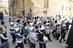 ילדים בירושלים הולכים לבית הספר