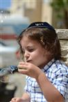 ילדים בירושלים הולכים לבית הספר