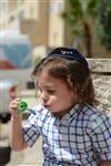 ילדים בירושלים הולכים לבית הספר