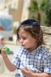 ילדים בירושלים הולכים לבית הספר