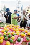 Jewish choose and shake the Four Species on Sukkot