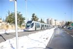 תושבי ירושלים מתעוררים לבוקר לבן ומושלג