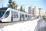 תושבי ירושלים מתעוררים לבוקר לבן ומושלג