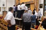 Jews praying on the destruction of the temple at midnight