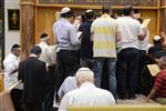 Jews praying on the destruction of the temple at midnight