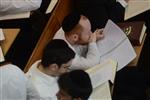 Mir Yeshiva students studying in Jerusalem