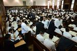 Mir Yeshiva students studying in Jerusalem