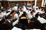 Mir Yeshiva students studying in Jerusalem