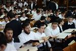 Mir Yeshiva students studying in Jerusalem