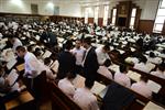 Mir Yeshiva students studying in Jerusalem