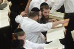 Mir Yeshiva students studying in Jerusalem