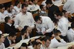 Mir Yeshiva students studying in Jerusalem