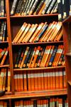 הספרייה של אוצר הספרים המלאה באלפי ספרי קודש 