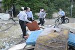 ילדים אוספים עצים למדורת ל&quot;ג בעומר