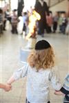 מדליקים ורוקדים סביב מדורת ל&quot;ג בעומר