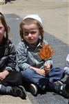 מדליקים ורוקדים סביב מדורת ל&quot;ג בעומר