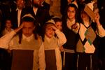 מדליקים ורוקדים סביב מדורת ל&quot;ג בעומר