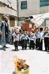 מדליקים ורוקדים סביב מדורת ל&quot;ג בעומר