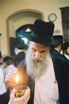 Light oil plates of the festivities in honor of Rabbi Shimon Bar Yochai on Lag B&#39;Omer