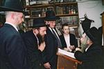 Rabbi Aharon Leib Steinman getting an audience at home