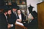 Rabbi Aharon Leib Steinman getting an audience at home