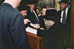 Rabbi Aharon Leib Steinman getting an audience at home